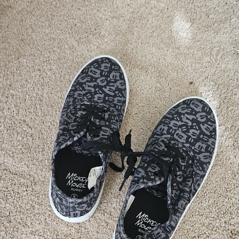 ladies sz 6 black mickey mouse sneakers